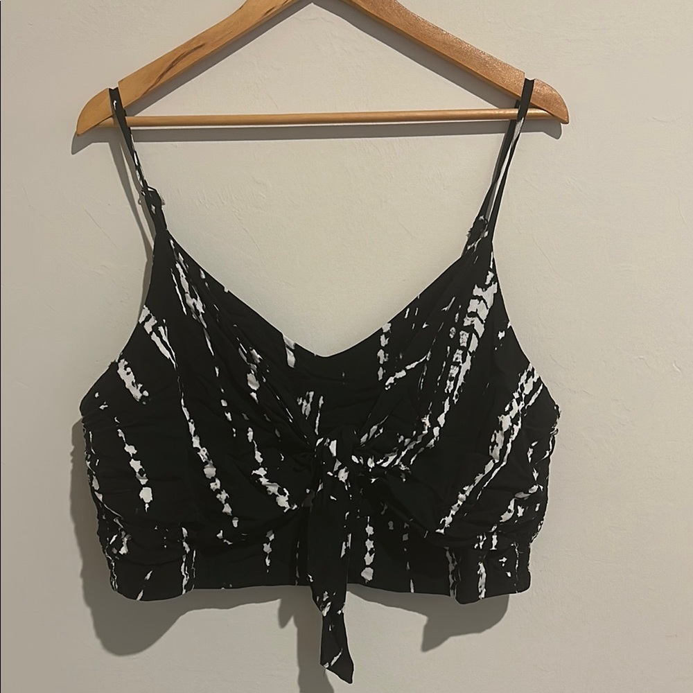 🍁City Chic Online Black and White Sleeveless Tie Front Crop Top